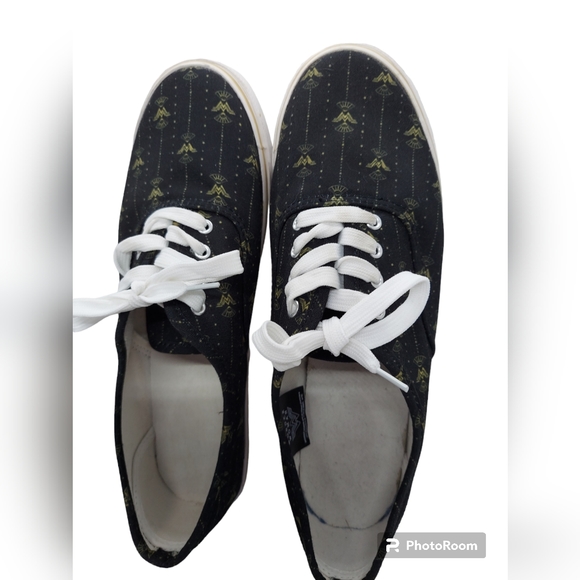 Bioworld Wonder Woman Black Canvas Sneakers Women's Size  10 1/2 - Picture 2 of 11